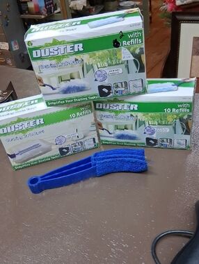 Hand Held Dusters, With 22 Refills, Handles, Plus Bonus Blind‎ Cleaner.